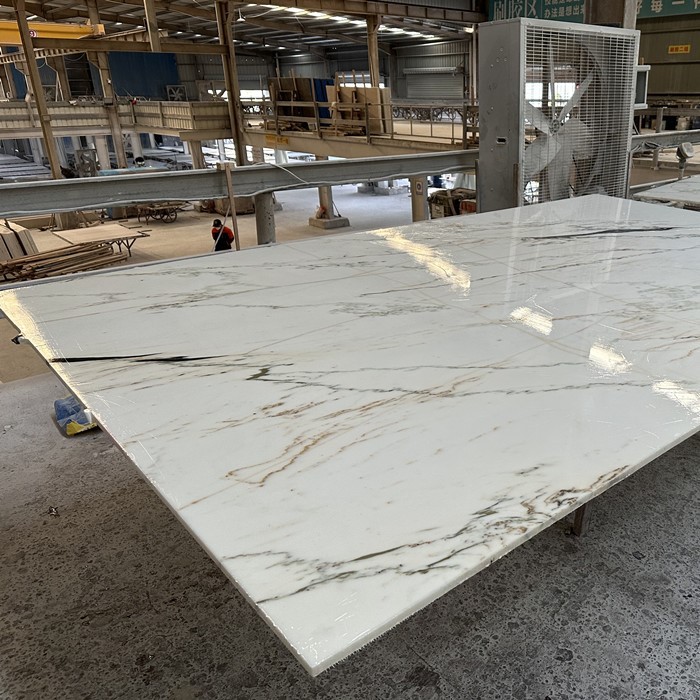 China Calacatta White Marble Bookmatch