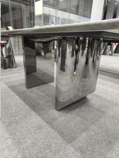 Brazilian Calacatta White Marble Dining Table With A Rectangular Design high quality