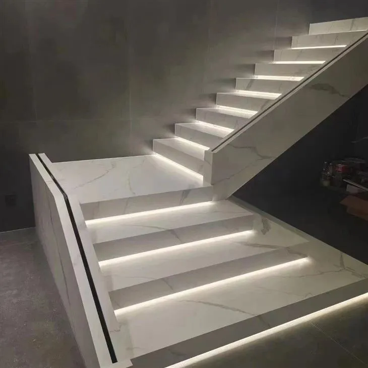 China Customized Calacatta White Sintered Stone Stair Cases Suppliers