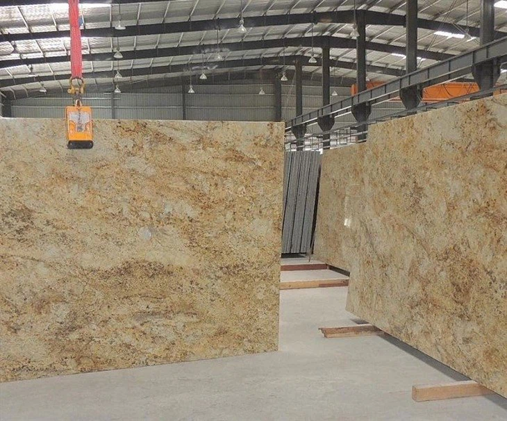 Colonial-Gold-Granite-Slab-for-Kitchen-Countertop.webp(001)